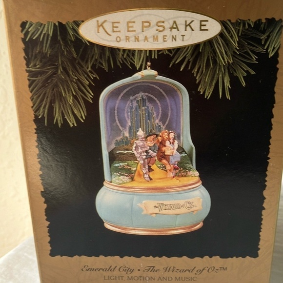 Hallmark: 1996 Keepsake Ornament- Emerald City- The Wizard of Oz- Light, Motion - Picture 1 of 16